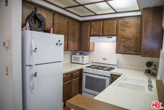 6323 Reseda Boulevard 44, Tarzana (los Angeles), CA 91335