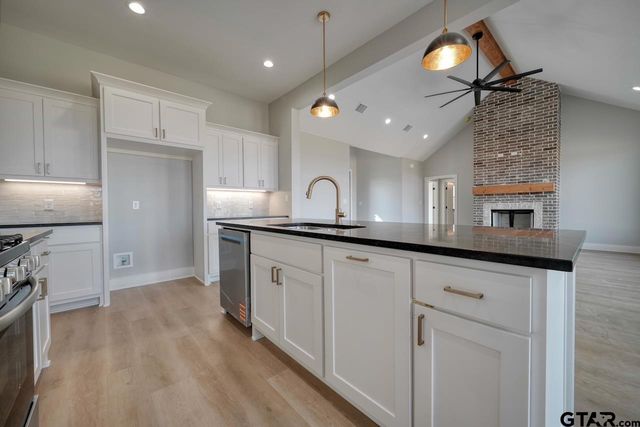 636 Prince Ln, Tyler, TX 75704