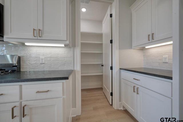 636 Prince Ln, Tyler, TX 75704