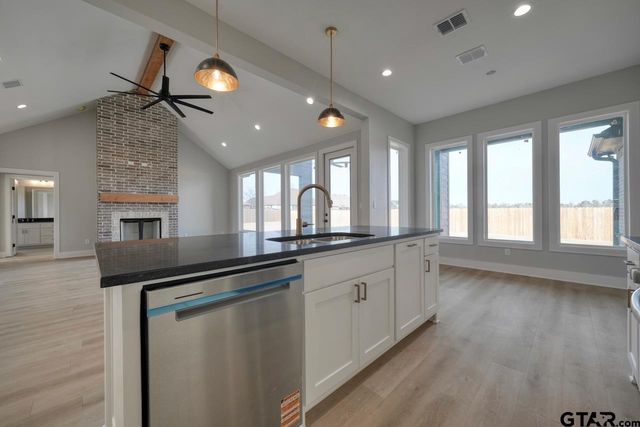 636 Prince Ln, Tyler, TX 75704