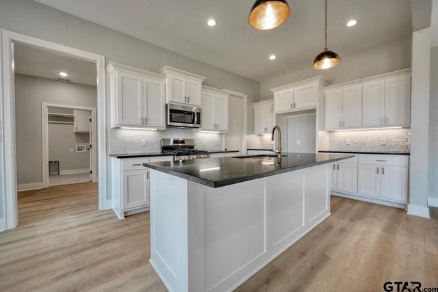 636 Prince Ln, Tyler, TX 75704