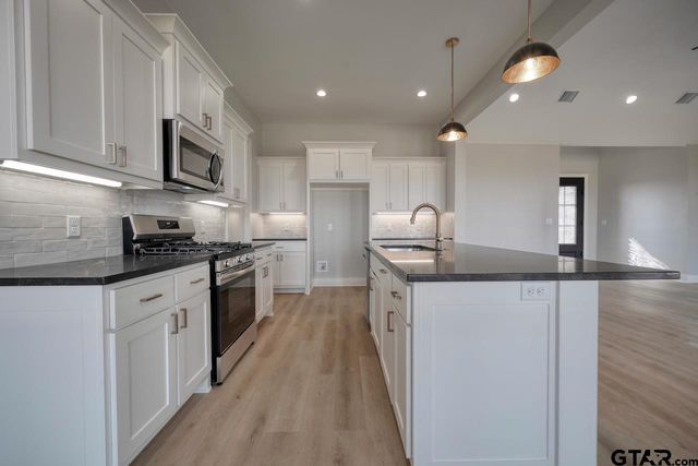 636 Prince Ln, Tyler, TX 75704