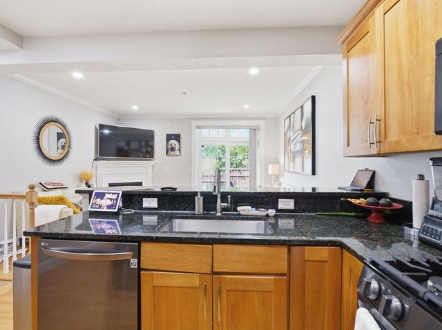 894 Main St 8, Wakefield, MA 01880