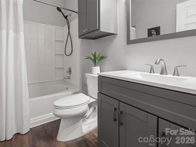 900 Vista Lake Drive 208, Candler, NC 28715