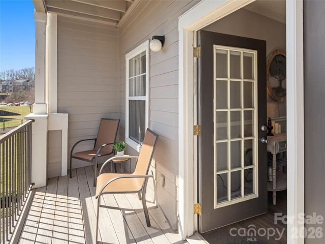 900 Vista Lake Drive 208, Candler, NC 28715