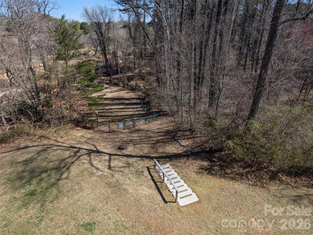 900 Vista Lake Drive 208, Candler, NC 28715