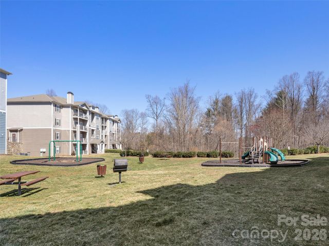 900 Vista Lake Drive 208, Candler, NC 28715