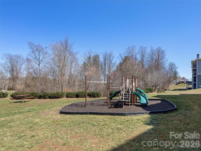 900 Vista Lake Drive 208, Candler, NC 28715