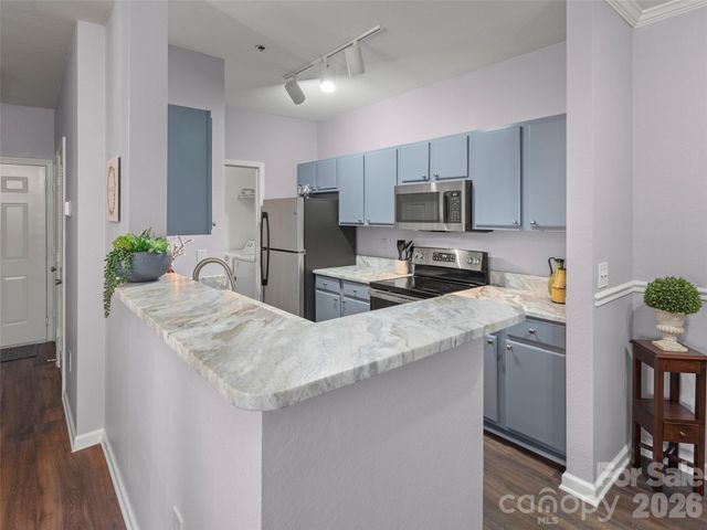 900 Vista Lake Drive 208, Candler, NC 28715