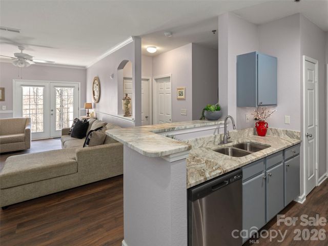 900 Vista Lake Drive 208, Candler, NC 28715