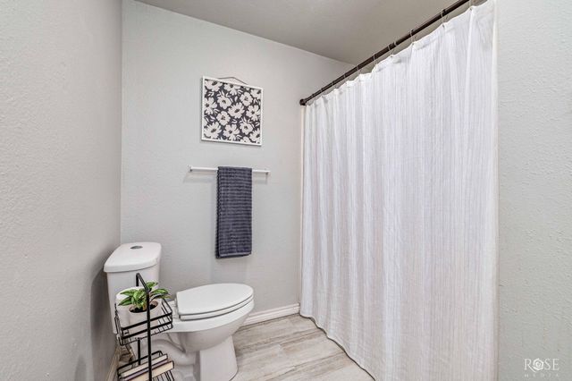 121 W Avenue B, San Angelo, TX 76903
