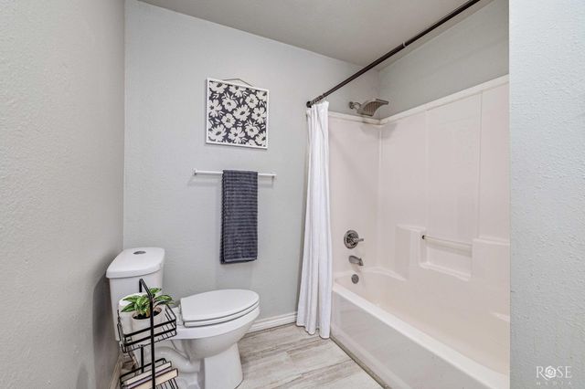 121 W Avenue B, San Angelo, TX 76903