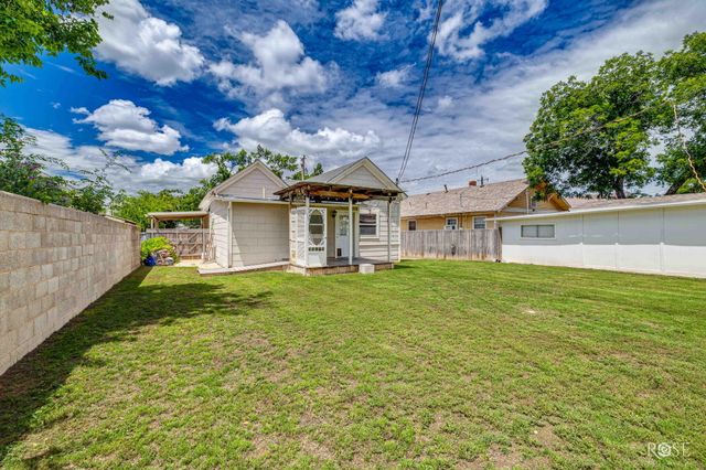 121 W Avenue B, San Angelo, TX 76903