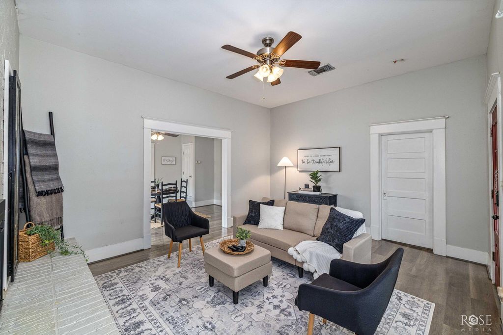 Image 12 of property listing at 121 W Avenue B, San Angelo, TX 76903