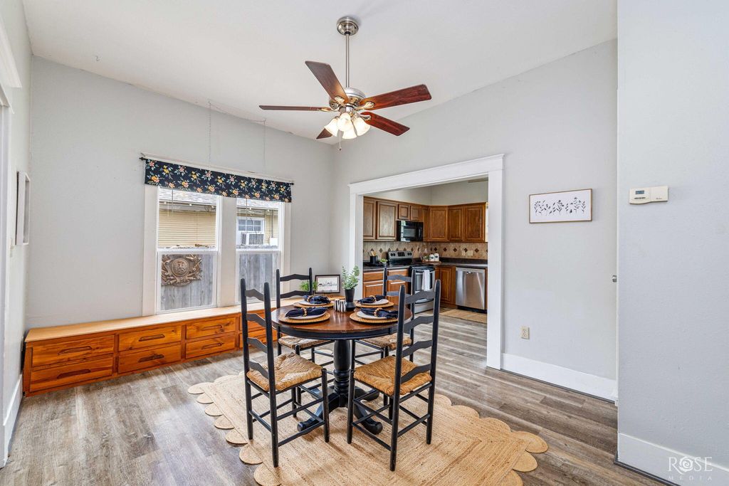 Image 13 of property listing at 121 W Avenue B, San Angelo, TX 76903