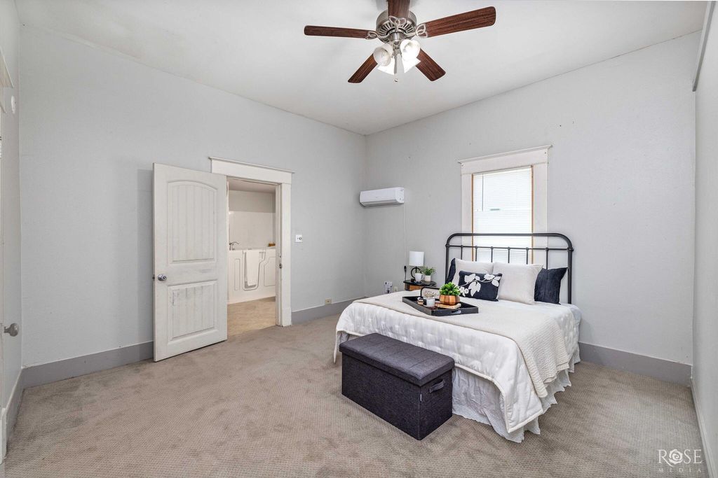 Image 18 of property listing at 121 W Avenue B, San Angelo, TX 76903
