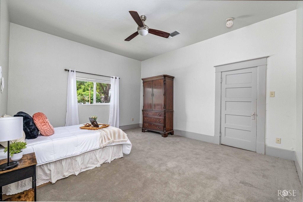 Image 22 of property listing at 121 W Avenue B, San Angelo, TX 76903