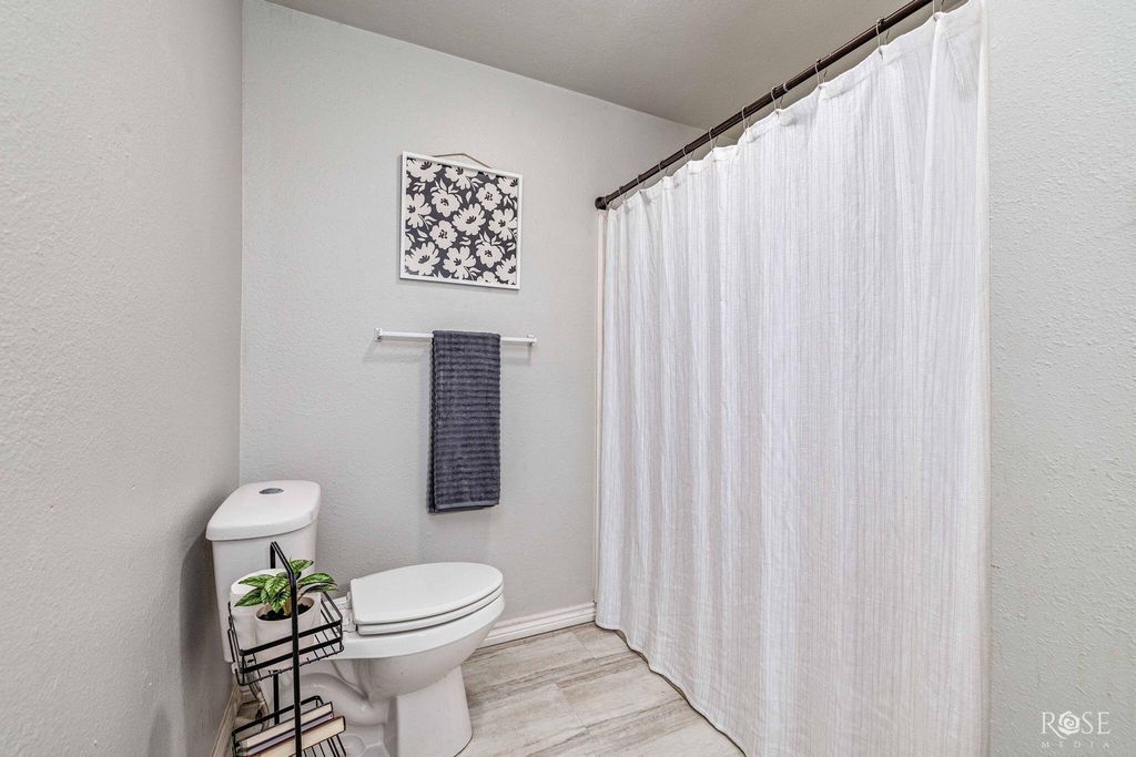 Image 24 of property listing at 121 W Avenue B, San Angelo, TX 76903