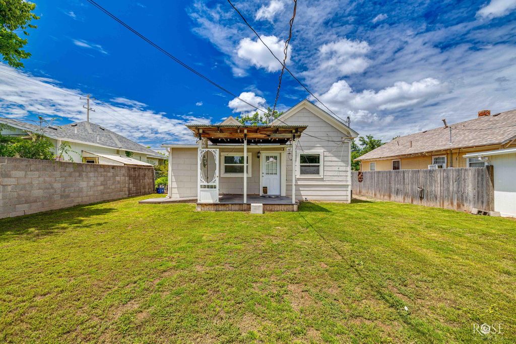 Image 29 of property listing at 121 W Avenue B, San Angelo, TX 76903