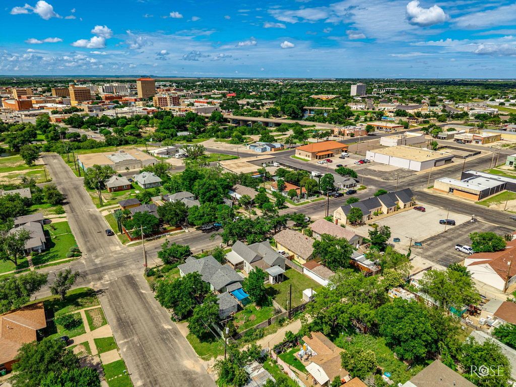 Image 41 of property listing at 121 W Avenue B, San Angelo, TX 76903
