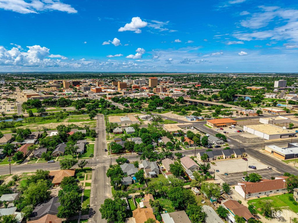 Image 42 of property listing at 121 W Avenue B, San Angelo, TX 76903