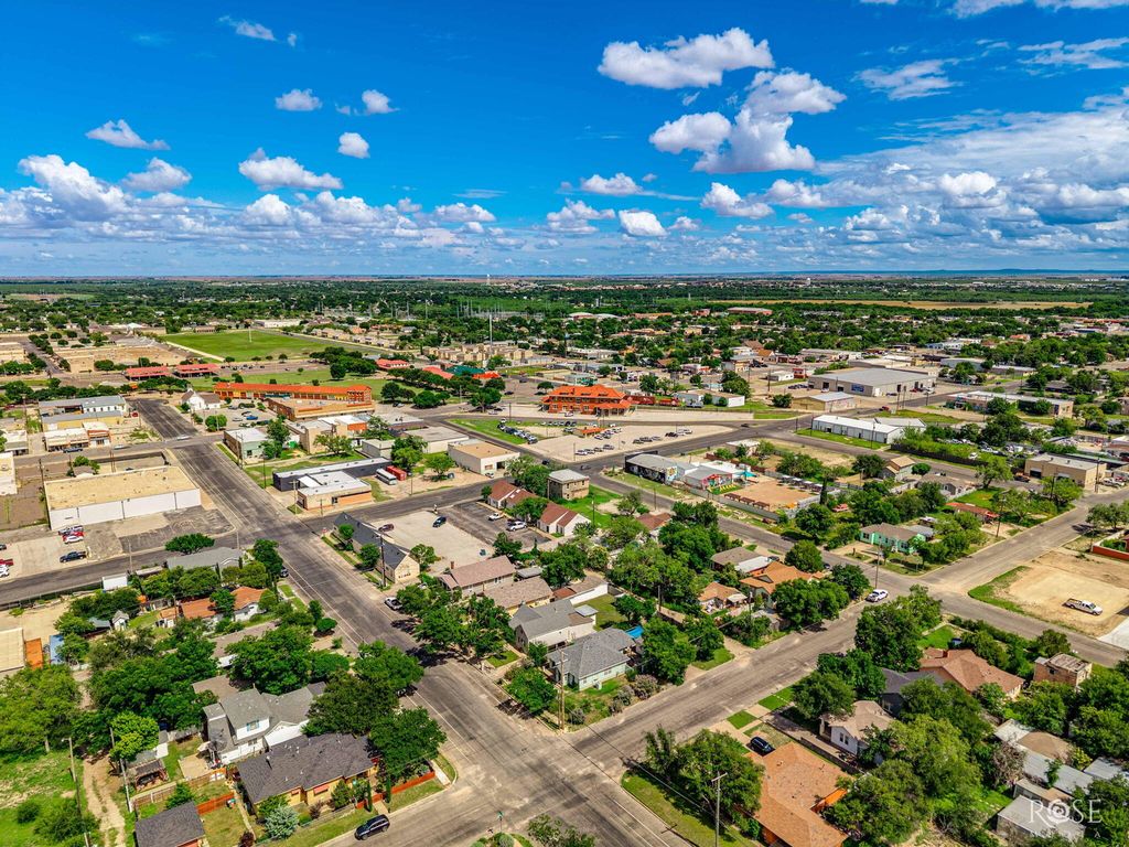 Image 43 of property listing at 121 W Avenue B, San Angelo, TX 76903