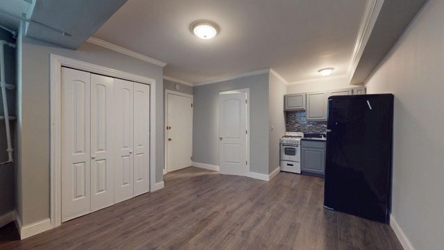 21 E DIVISION Street GDNN, Chicago, IL 60610