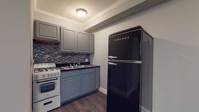21 E DIVISION Street GDNN, Chicago, IL 60610