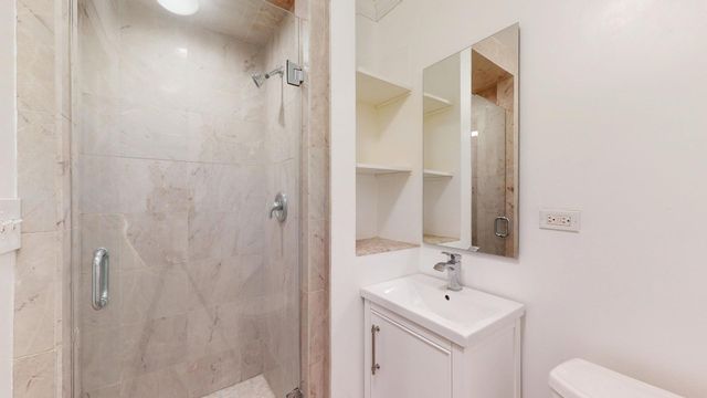 21 E DIVISION Street GDNN, Chicago, IL 60610