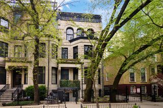 21 E DIVISION Street GDNN, Chicago, IL 60610