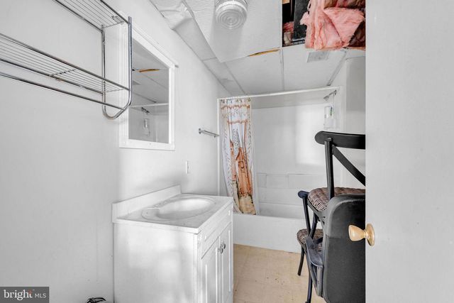 111 E PARK AVE, Lindenwold, NJ 08021