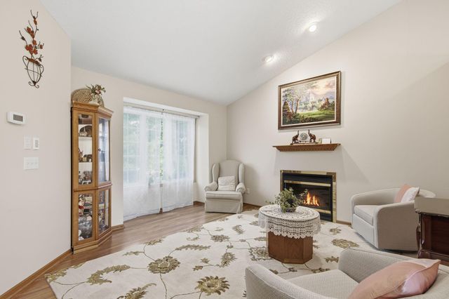 2003 Ponds Way, Shakopee, MN 55379