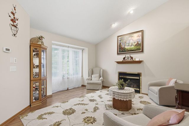 2003 Ponds Way, Shakopee, MN 55379