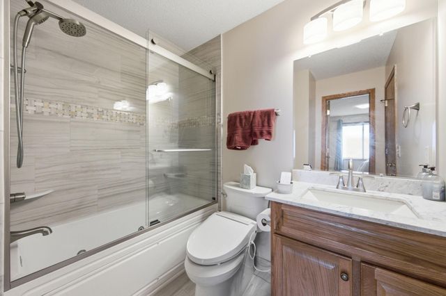 2003 Ponds Way, Shakopee, MN 55379