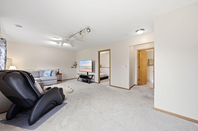 2003 Ponds Way, Shakopee, MN 55379