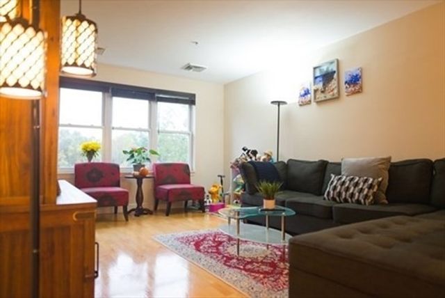 318 Rindge Ave 314, Cambridge, MA 02140