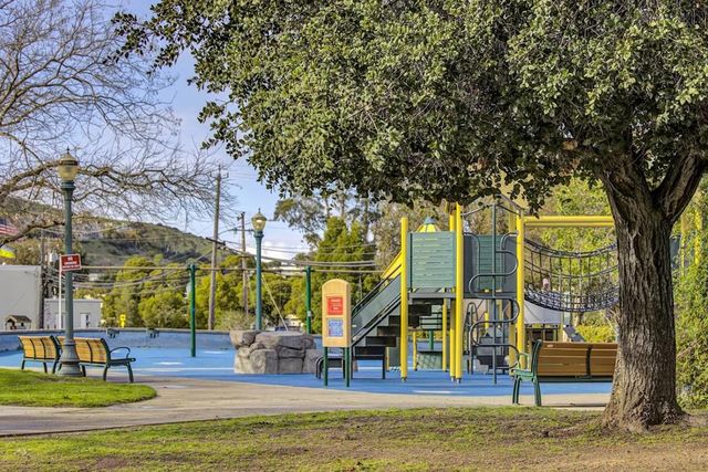 1 San Bruno Avenue J, Brisbane, CA 94005