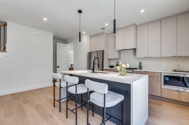 7328 Flyers Way, Dallas, TX 75235