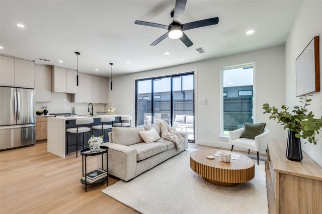 7328 Flyers Way, Dallas, TX 75235