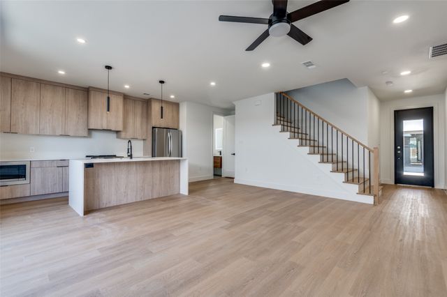7328 Flyers Way, Dallas, TX 75235