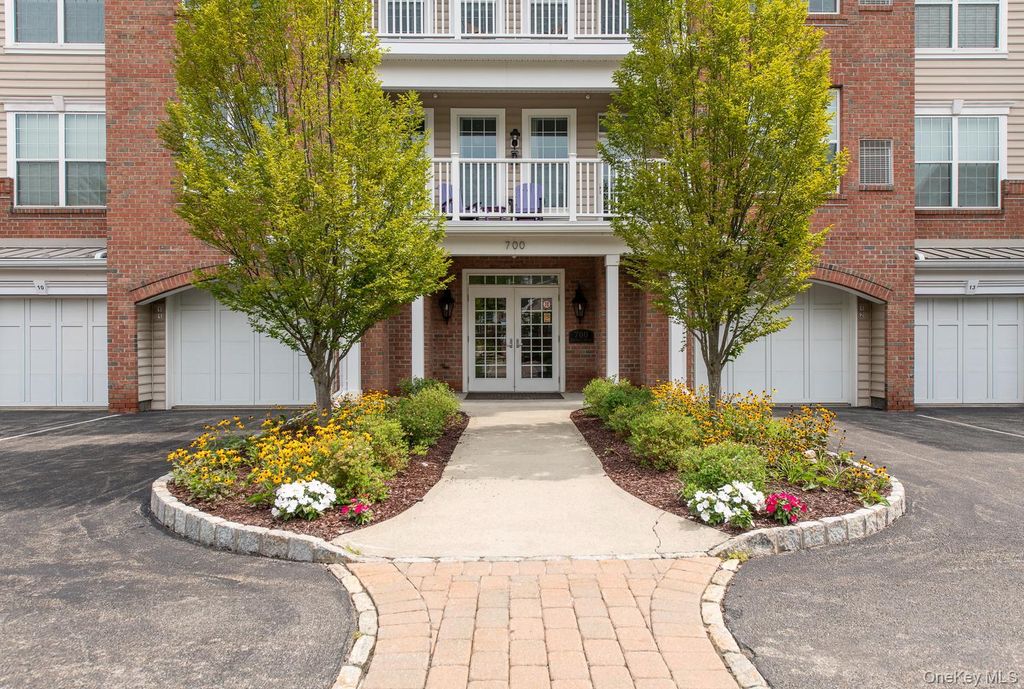 734 Regency Drive, Fishkill, NY 12524 — exterior