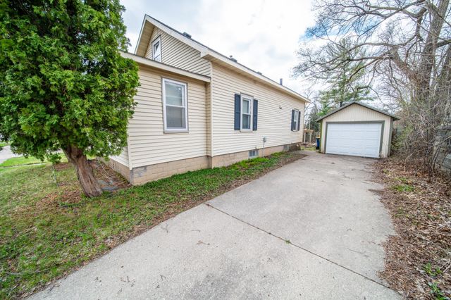 213 7th Street NW, Faribault, MN 55021