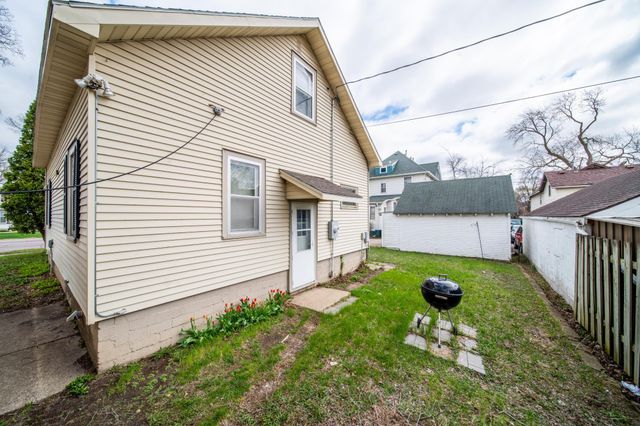 213 7th Street NW, Faribault, MN 55021