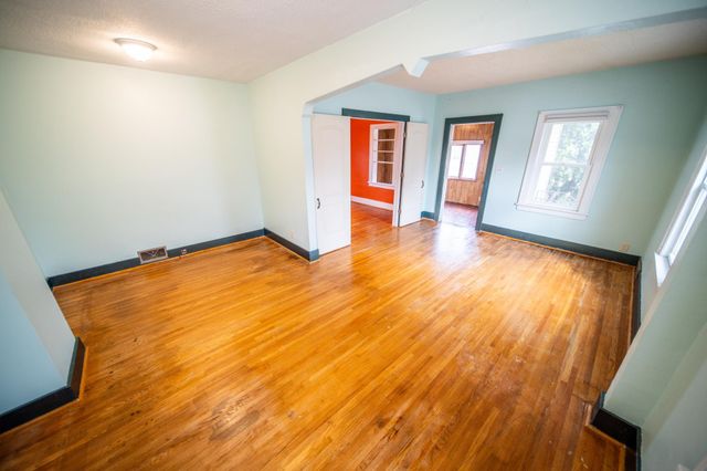 213 7th Street NW, Faribault, MN 55021