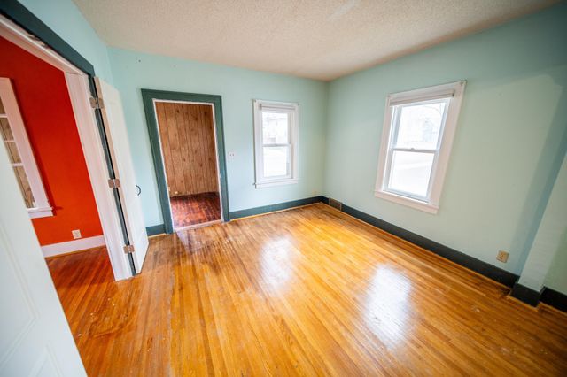 213 7th Street NW, Faribault, MN 55021