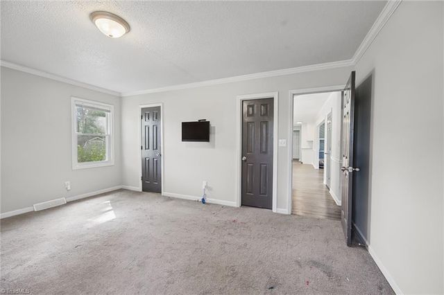 2299 Winterberry Drive, Winston-salem, NC 27106