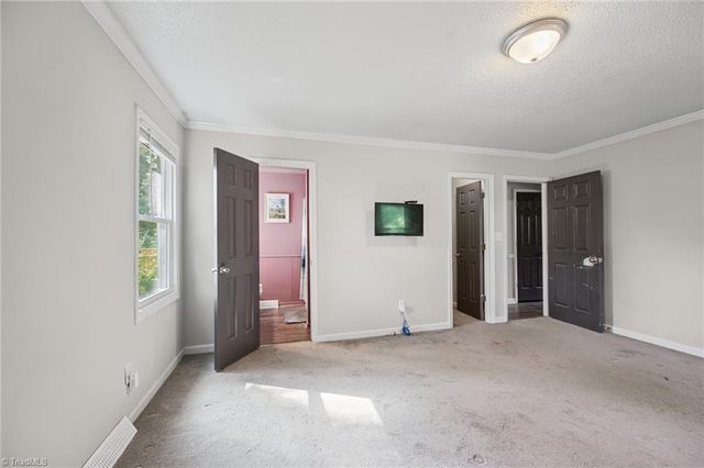 2299 Winterberry Drive, Winston-salem, NC 27106