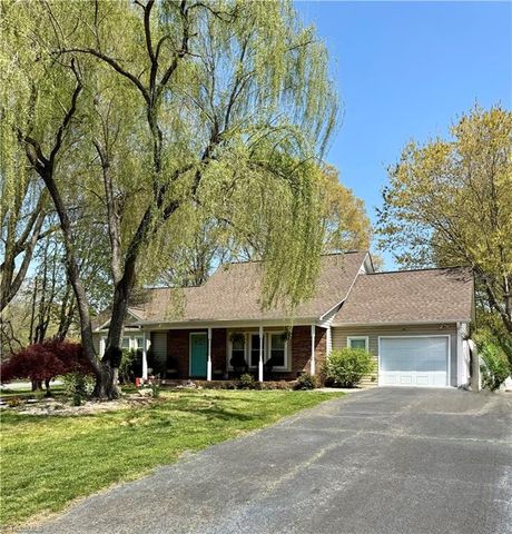 2299 Winterberry Drive, Winston-salem, NC 27106