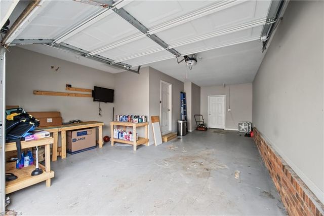2299 Winterberry Drive, Winston-salem, NC 27106