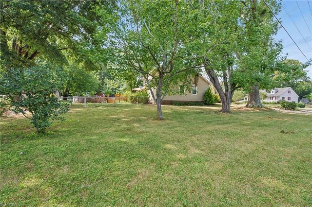 2299 Winterberry Drive, Winston-salem, NC 27106